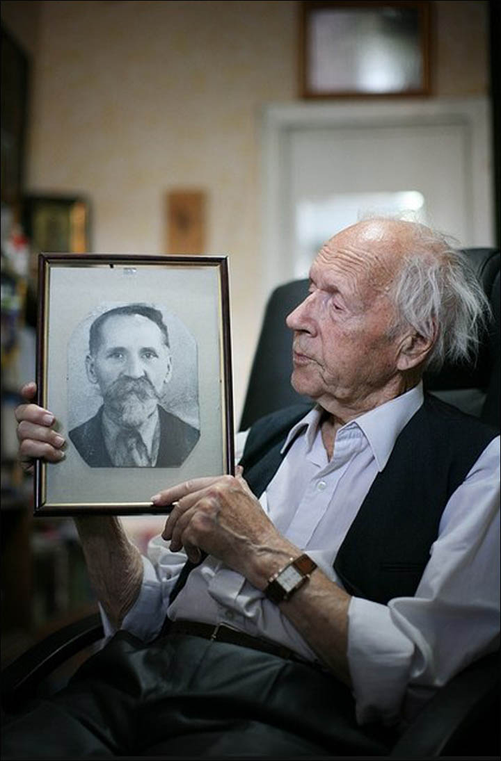 Alexander Kaptarenko with father's portrait