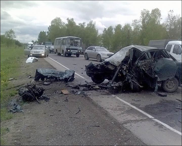 Smashed car on the road to Zelenograd